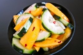 Салат из огурцов и манго