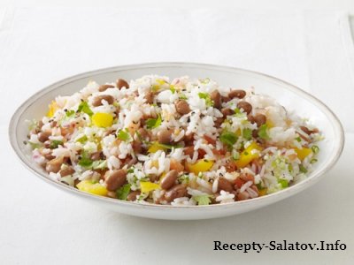 Теплый овощной салат с фасолью и рисом
