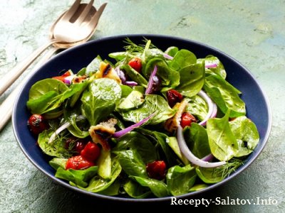 Летний салатик из шпината с хлебом и помидорами пошаговый рецепт