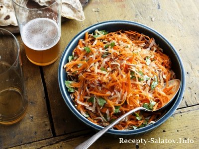 Морковный салат с кокосом и лаймовый сок