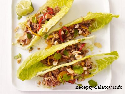Салат из индейки с овощами в листьях салата пошаговый рецепт