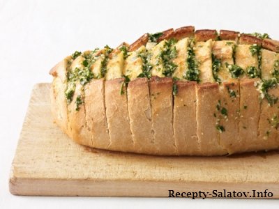 Французский бутерброд с чесночным хлебом и петрушкой