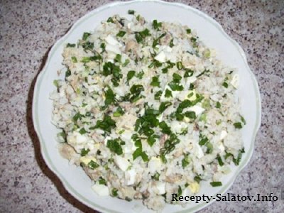 Салат домашний из скумбрии с рисом