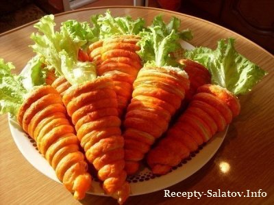 Салат в "морковках" из слоеного теста.