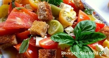 Овощной салат из запеченных помидоров и зелени с гренками