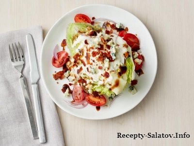 Салат из голубого сыра и бекона в стиле Outback для ресторанов