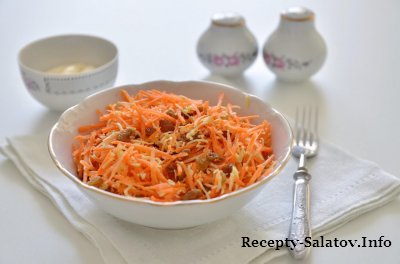 Салат с морковью сыром и изюмом