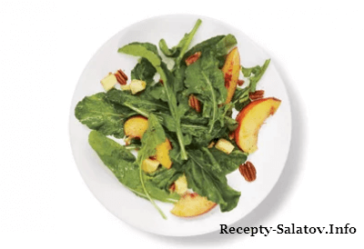 Листовой салат из рукколы персика и чеддера