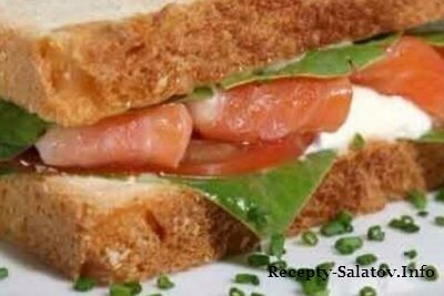 Клаб сэндвич с семгой сыром гауда и анчоусами