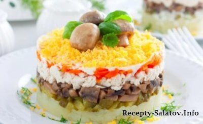 Простой рецепт салата с курицей грибами и солеными огурцами