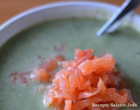 Суп из брокколи с лососем богат клетчаткой и витаминами