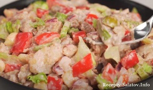 Салат из курицы со сливовым соусом - видео рецепт