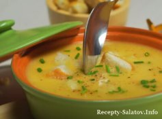 Гороховый суп на мясном бульоне с беконом и овощами