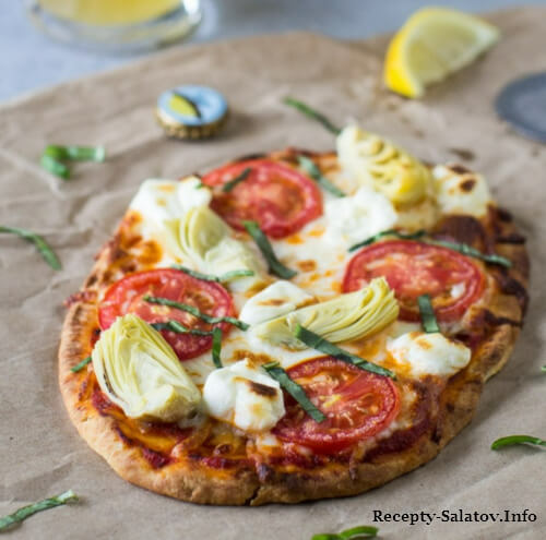 Итальянска пицца с артишоками, томатами и сыр моцарелла
